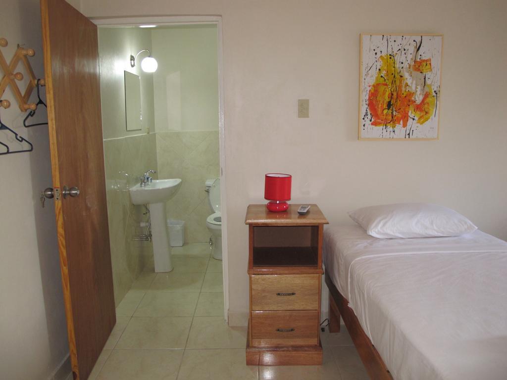 Just Next Door Hostel Treasure Beach Bilik gambar