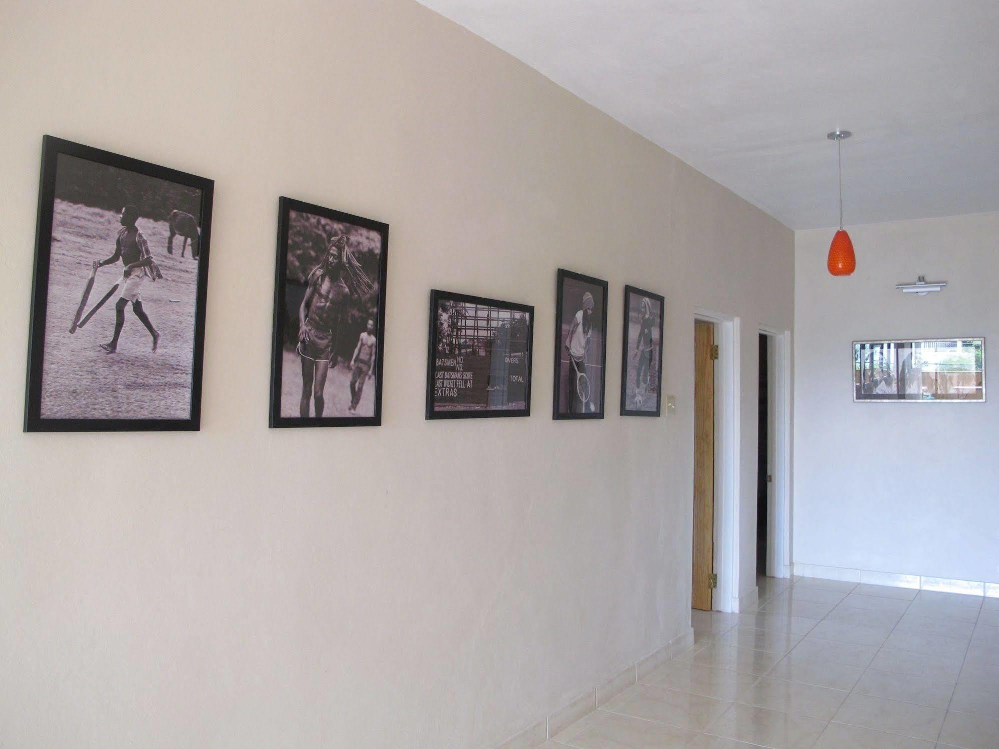 Just Next Door Hostel Treasure Beach Luaran gambar